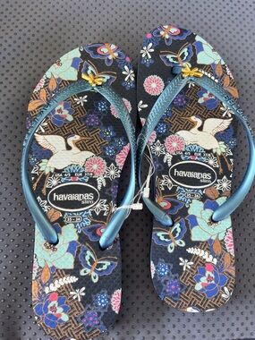 Havaianas Slim Floral & Crane Print Flip Flops - Navy with Teal Straps